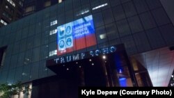 Комплекс Trump Soho в Нью-Йорке, в который, как считают расследователи OCCRP, были вложены и «грязные деньги» из Казахстана. Нью-Йорк, август 2017 года.