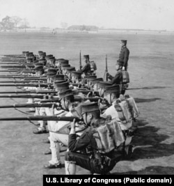 Японские солдаты на плацу в начале 1900-х