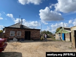 Один из немногочисленных жилых домов. Село Енбек, Павлодарская область, 22 сентября 2023 года