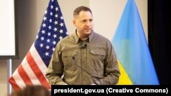 Глава Офиса президента Украины Андрей Ермак выступает в Институте мира США в Вашингтоне, 5 декабря 2023 года
