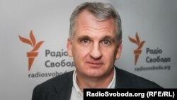 Американский историк Тимоти Снайдер, профессор Йельского университета, в студии Украинской редакции Азаттыка.
