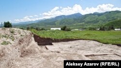 Раскопки средневекового городища Тальхир вблизи Алматы. Талгар, 20 июня 2009 года.