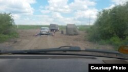 Въезд в село Тассуат Карагандинской области, где введены ограничительные меры. Фото прислали жители села.