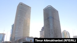 Бизнес-центр Talan Towers в центре казахстанской столицы, в строительство которого вложилась компания Булата Утемуратова. Здесь же находится ее головной офис. Нур-Султан, 2 декабря 2020 года.