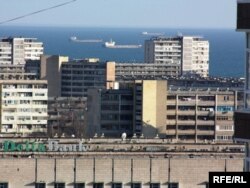 Вид на Каспийское море в городе Актау.