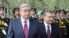 Uzbekistan - Uzbek President Shavkat Mirziyoyev and his visiting Kazakh counterpart Kassym-Jomart Tokayev attend an official welcoming ceremony in Tashkent, Uzbekistan April 15, 2019. REUTERS/Mukhtar Kholdorbekov