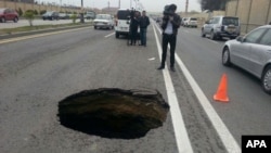 Bakıda çökən yol