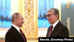 Президент Казахстана Касым-Жомарт Токаев (справа) и президент России Владимир Путин на встрече в Кремле. Москва, 3 апреля 2019 года.