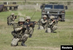 Қазақстан армиясының жаттығуда жүрген бөлімі. Алматы облысы, 17 сәуір 2015 жыл.