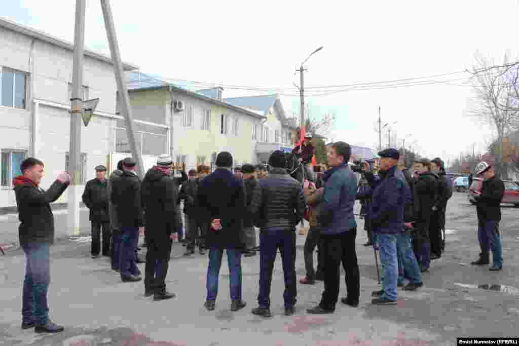 Митинг в Оше после задержания Омурбека Текебаева.