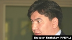 Аслан Сәрінжіпов, "Назарбаев университетінің" президенті. Астана, 8 қазан 2010 жыл