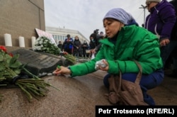 Қаңтар құрбандарын еске алу бойынша Алматыдағы қаралы жиыннан көрініс. 13 ақпан 2022 жыл.