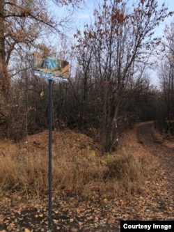 Одна из табличек, которую установили за свой счет жители Уральска в Перевалочной роще