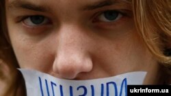 Участница пикета против цензуры. Киев, 7 октября 2009 года.