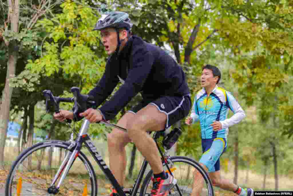 Велогонка (10 километров) &mdash; второй этап чемпионата по триатлону Almaty Triathlon.